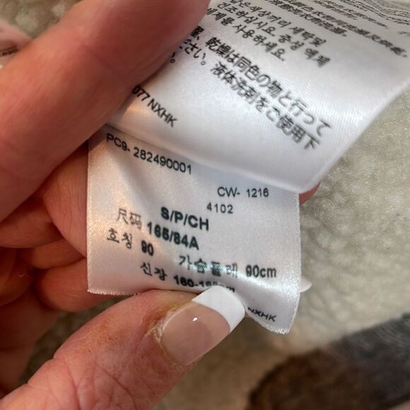 Levi’s Grey Soft Sherpa Trucker Jacket. Size Small. - Picture 8 of 11